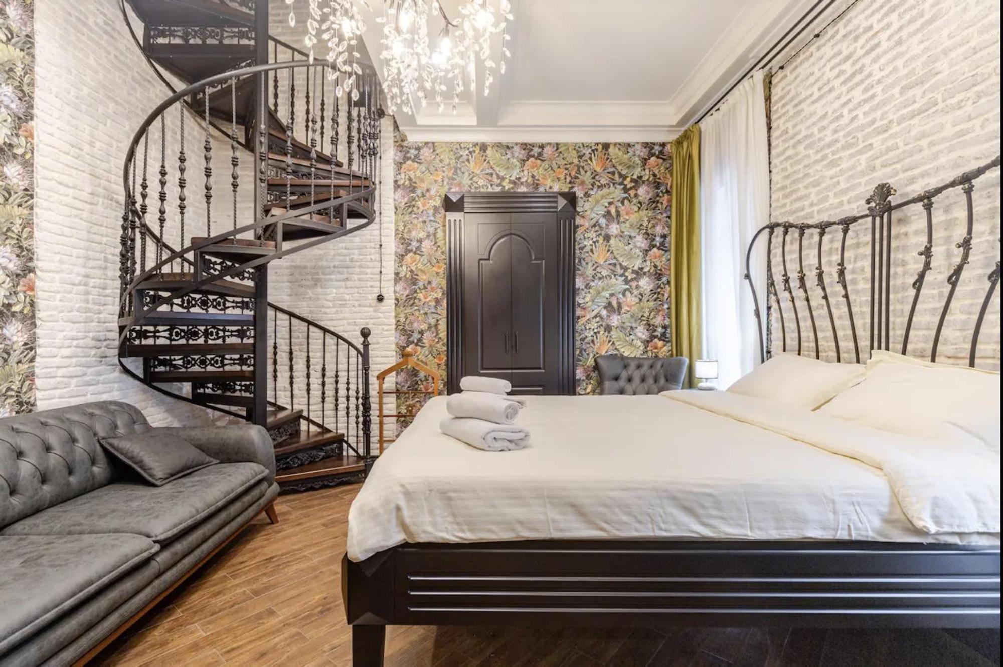 Luxury In Old With Terrace Tbilisi