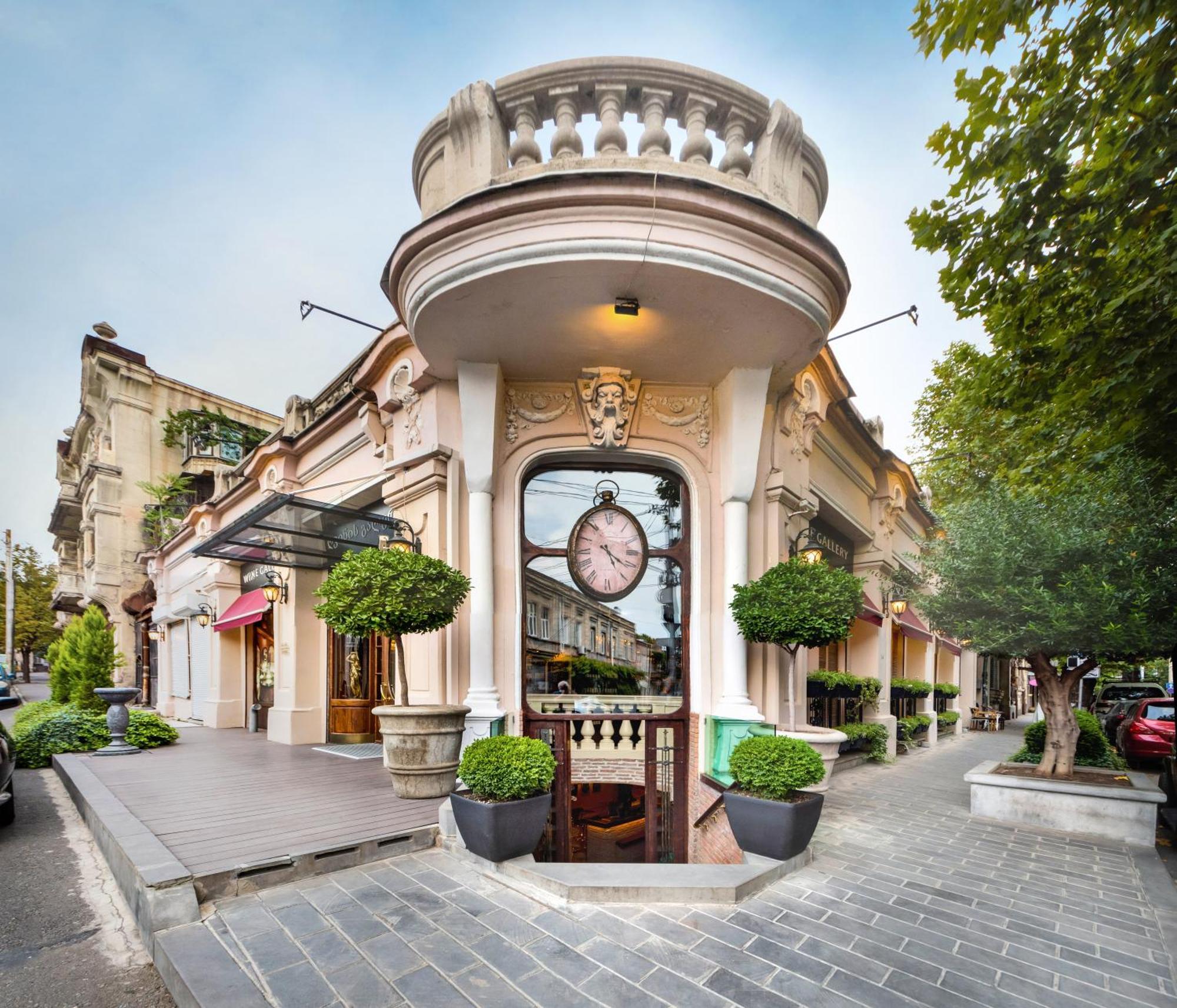 Luxury In Old With Terrace شقة