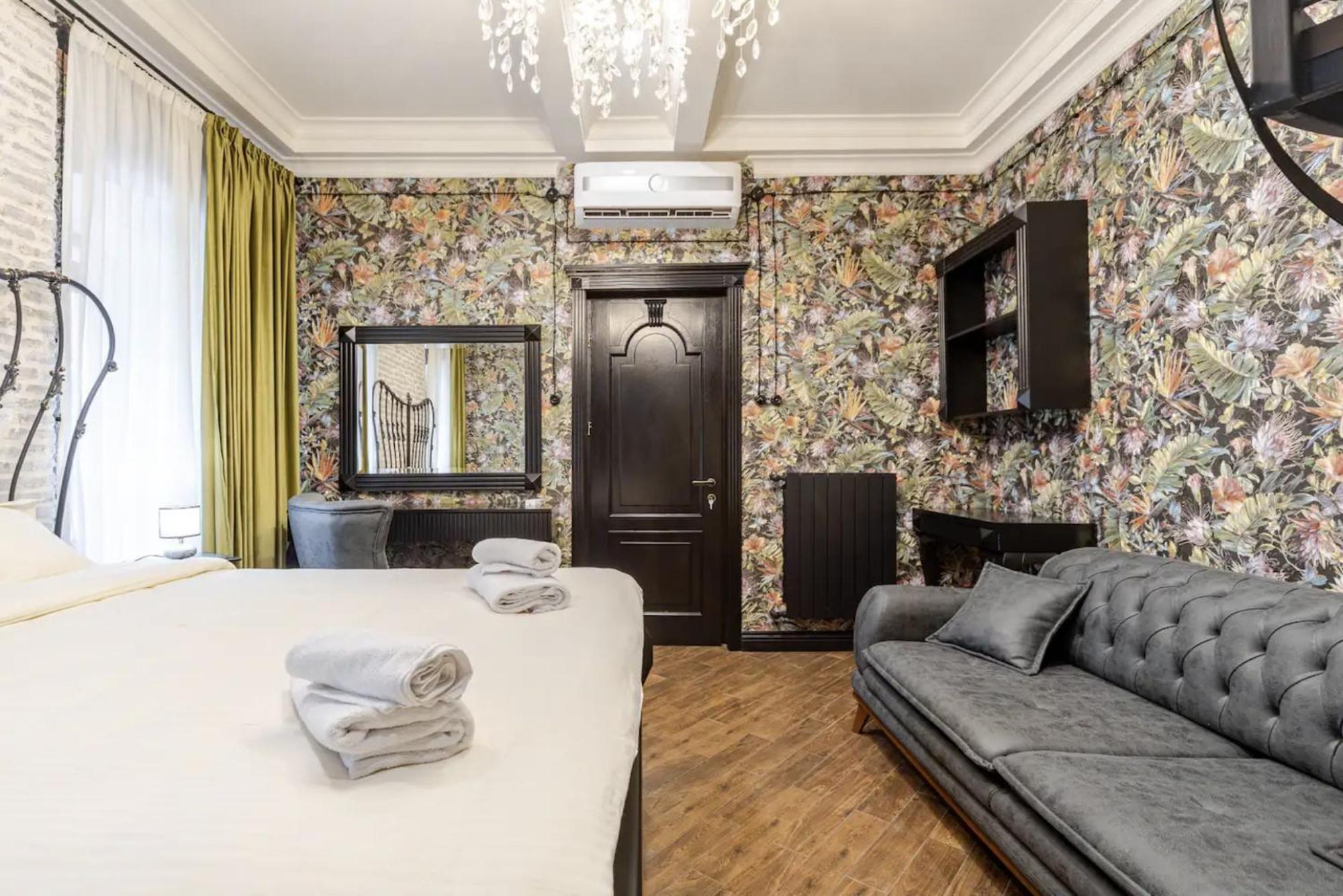 Luxury In Old With Terrace * تبليسي
