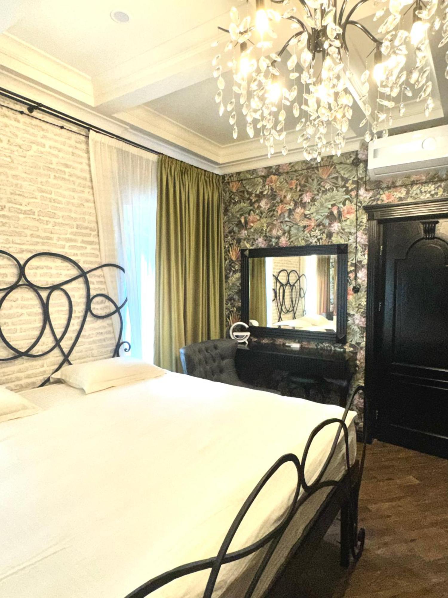 Luxury In Old With Terrace شقة تبليسي